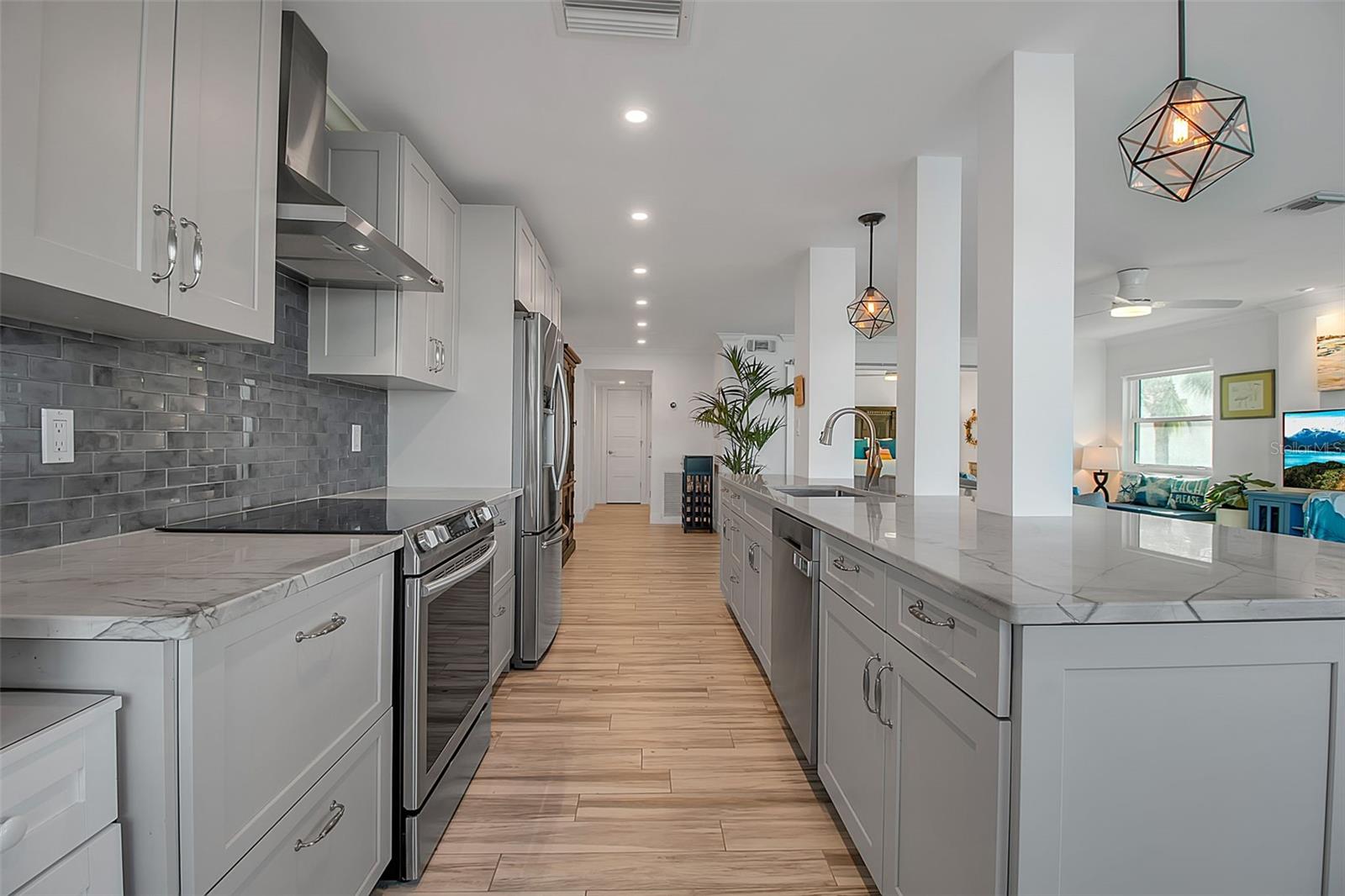 Image 19 of 55 For 226 Golden Gate Point 21