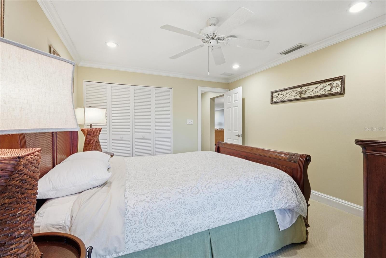 Image 25 of 53 For 5393 Gulf Of Mexico Drive 211