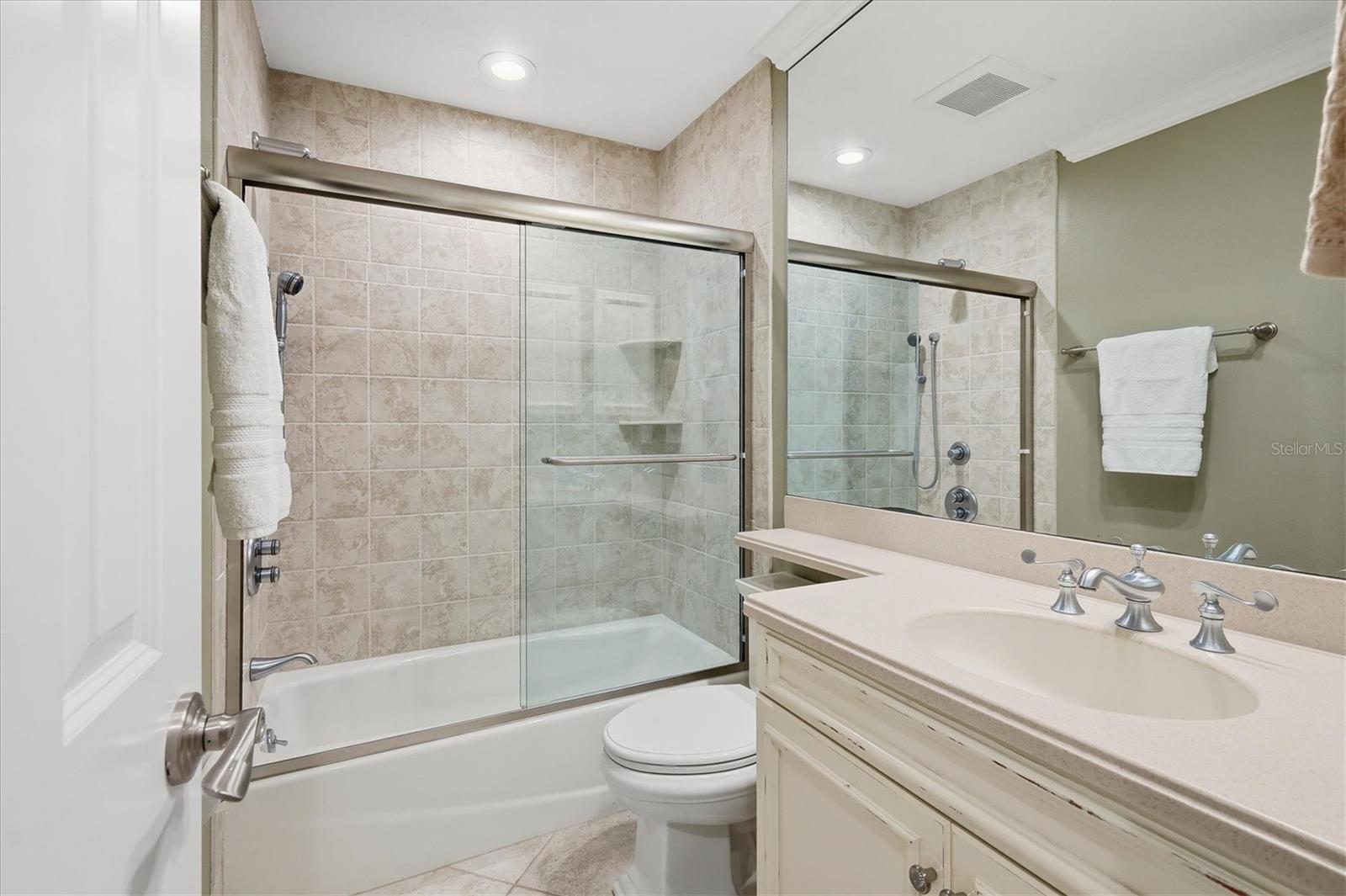 Image 26 of 53 For 5393 Gulf Of Mexico Drive 211