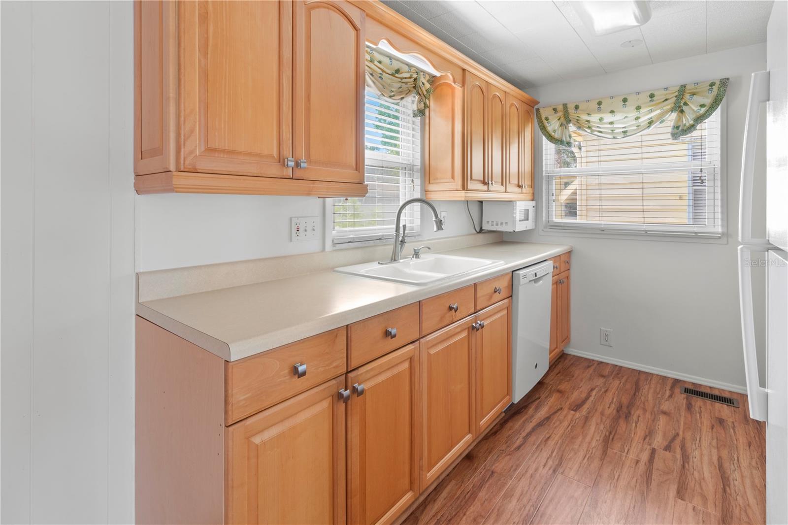 Image 10 of 44 For 2107 Palma Sola Boulevard 84