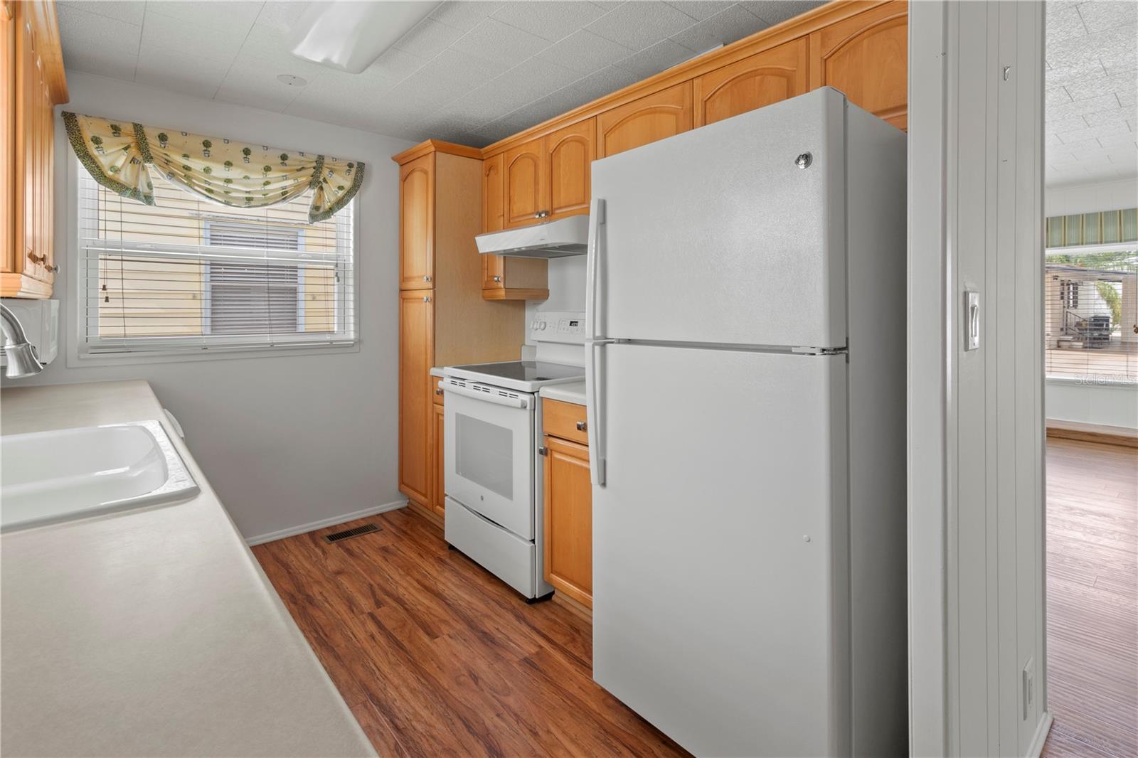 Image 11 of 44 For 2107 Palma Sola Boulevard 84