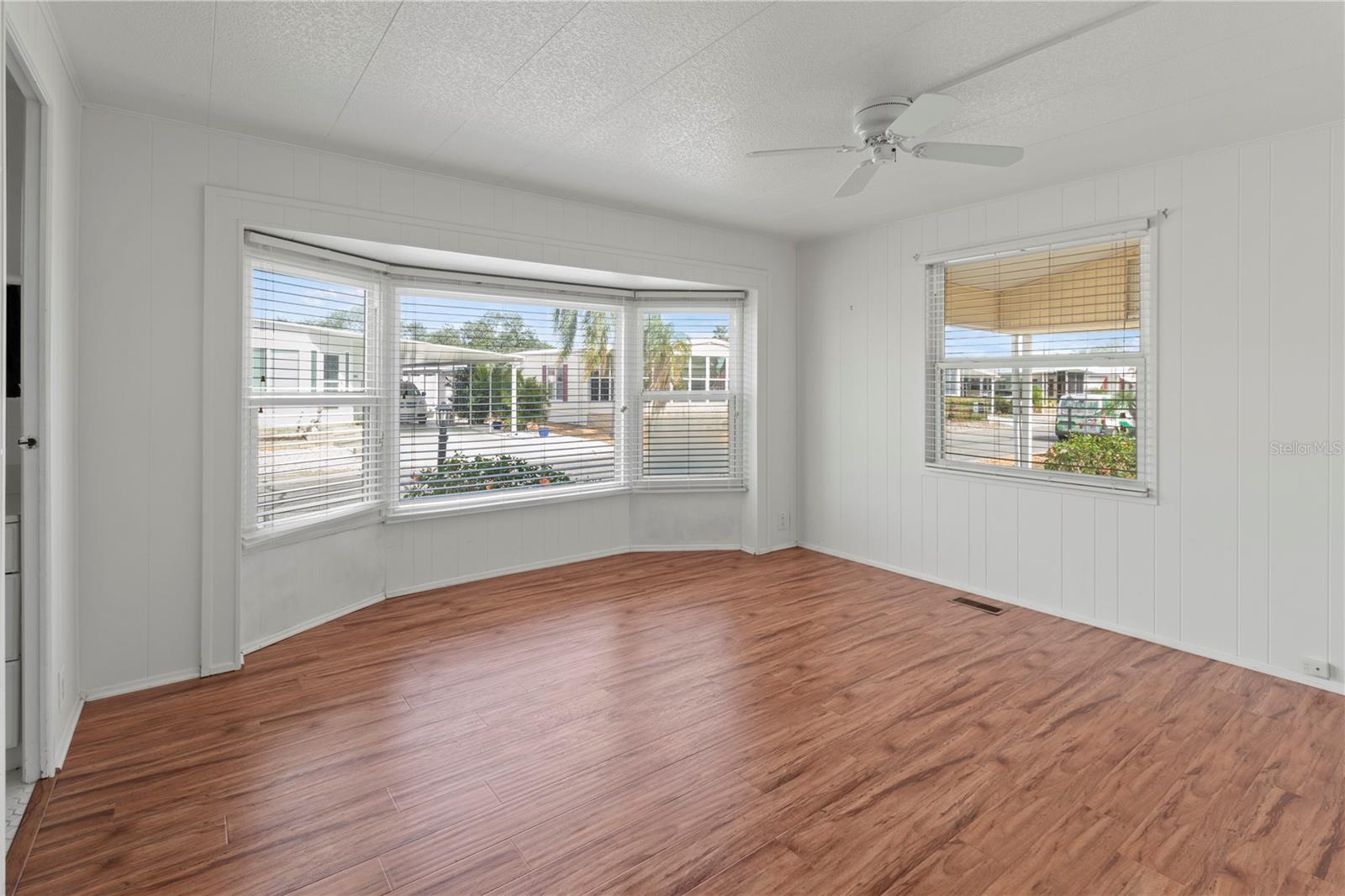 Image 16 of 44 For 2107 Palma Sola Boulevard 84