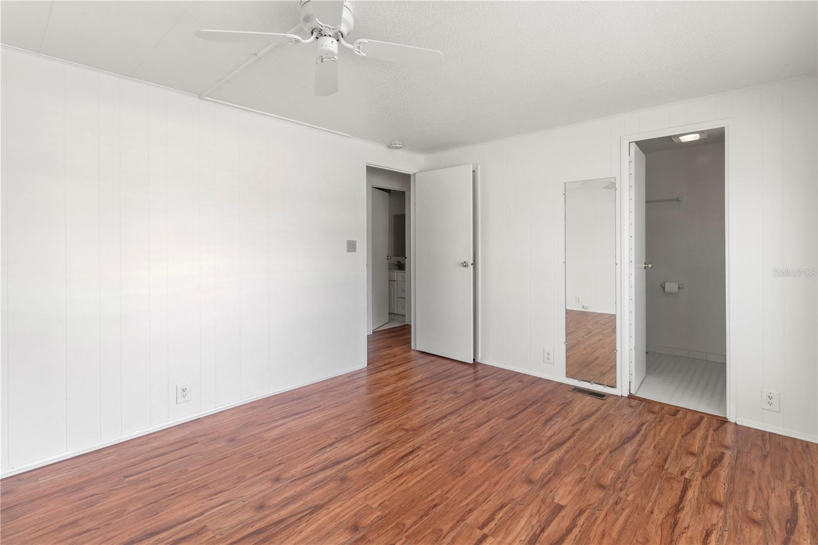 Image 18 of 44 For 2107 Palma Sola Boulevard 84