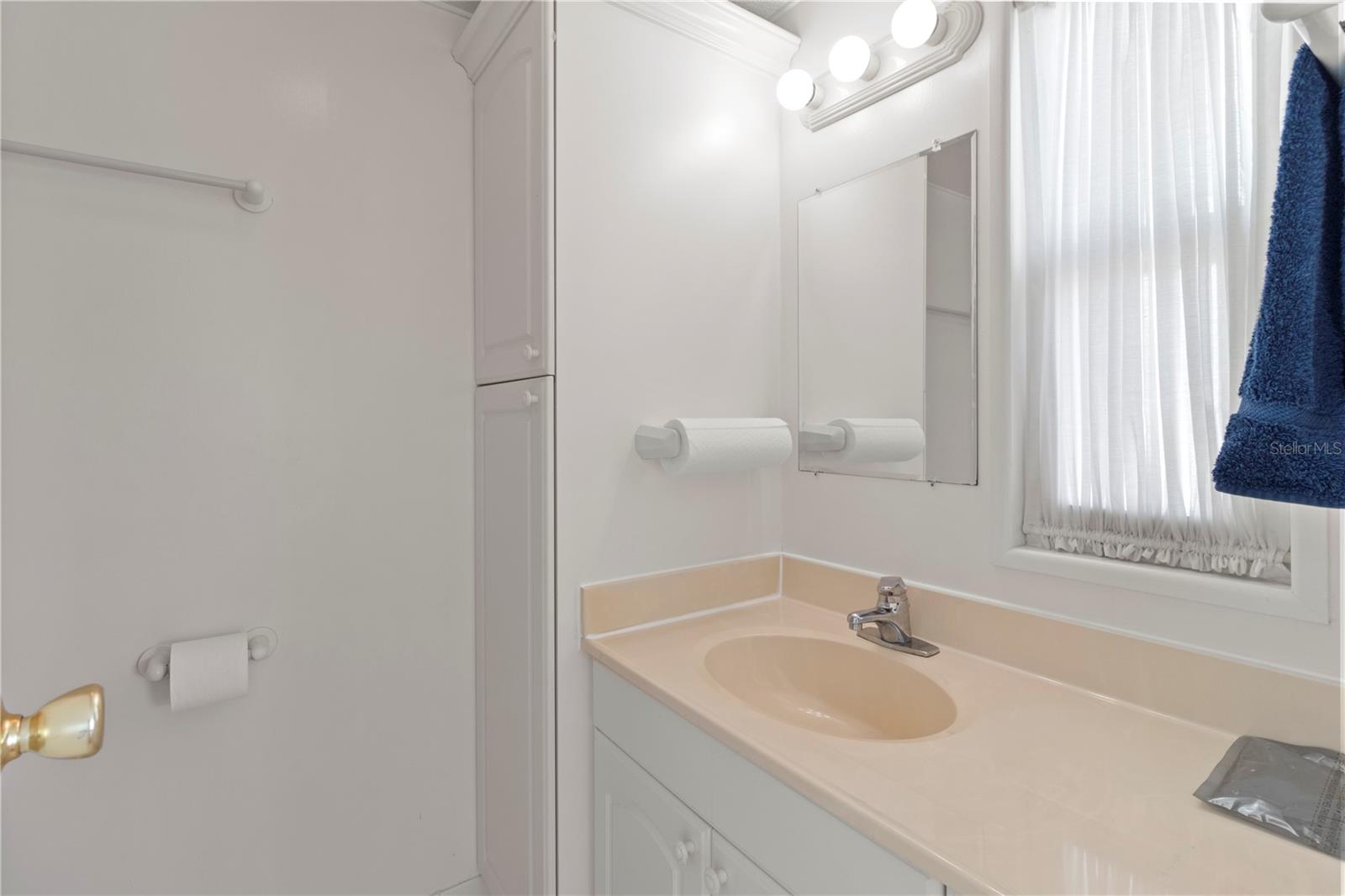 Image 19 of 44 For 2107 Palma Sola Boulevard 84