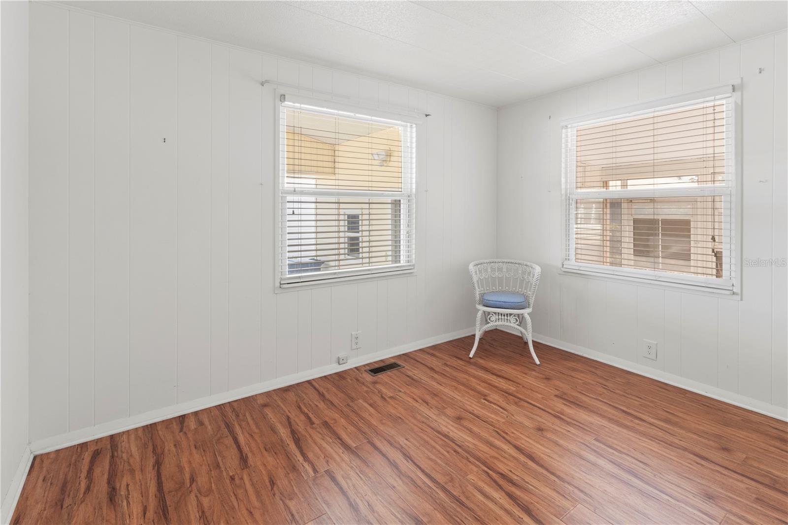 Image 21 of 44 For 2107 Palma Sola Boulevard 84