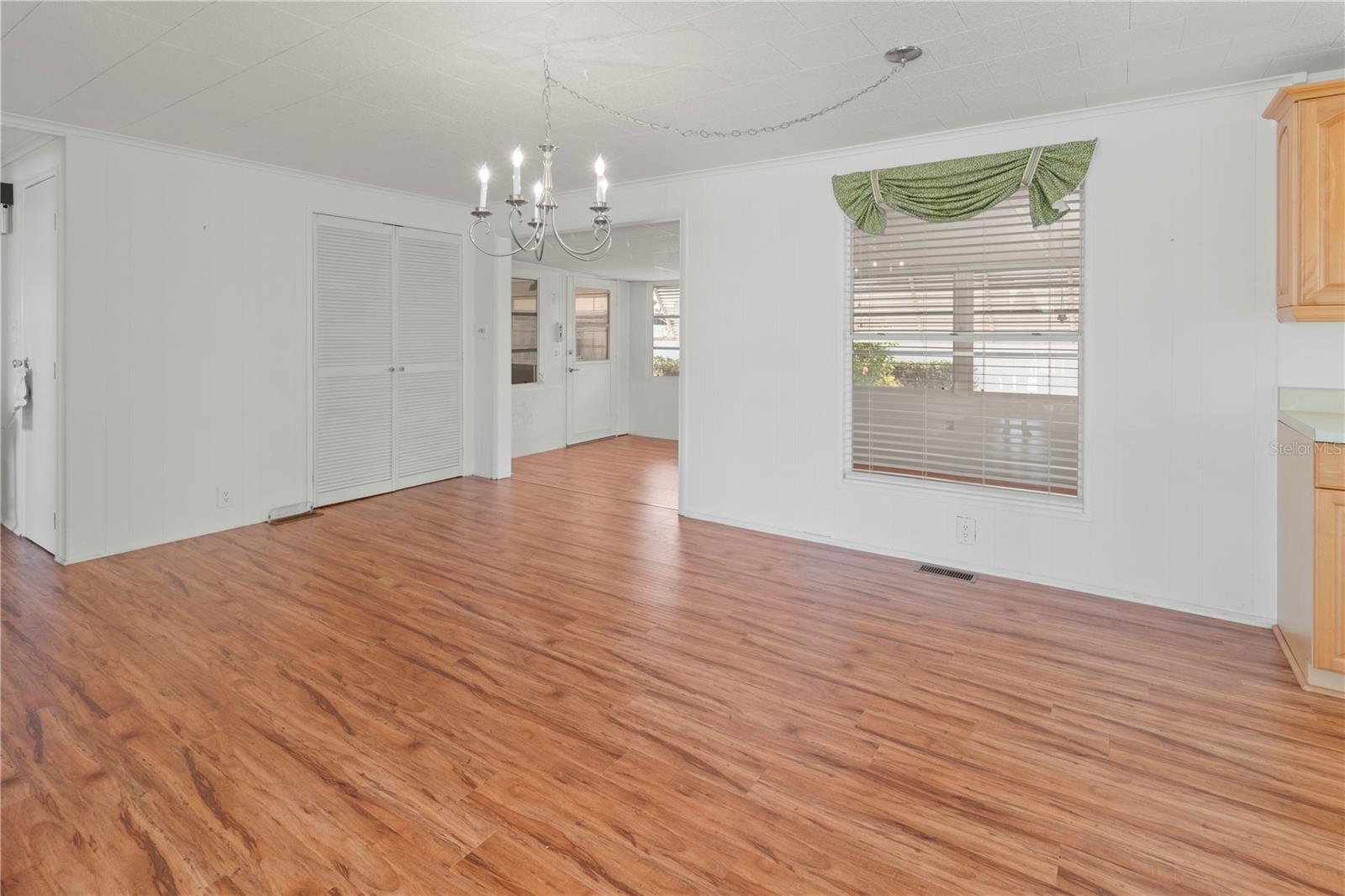 Image 25 of 44 For 2107 Palma Sola Boulevard 84