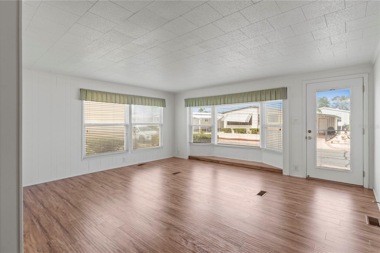 Image 5 of 44 For 2107 Palma Sola Boulevard 84