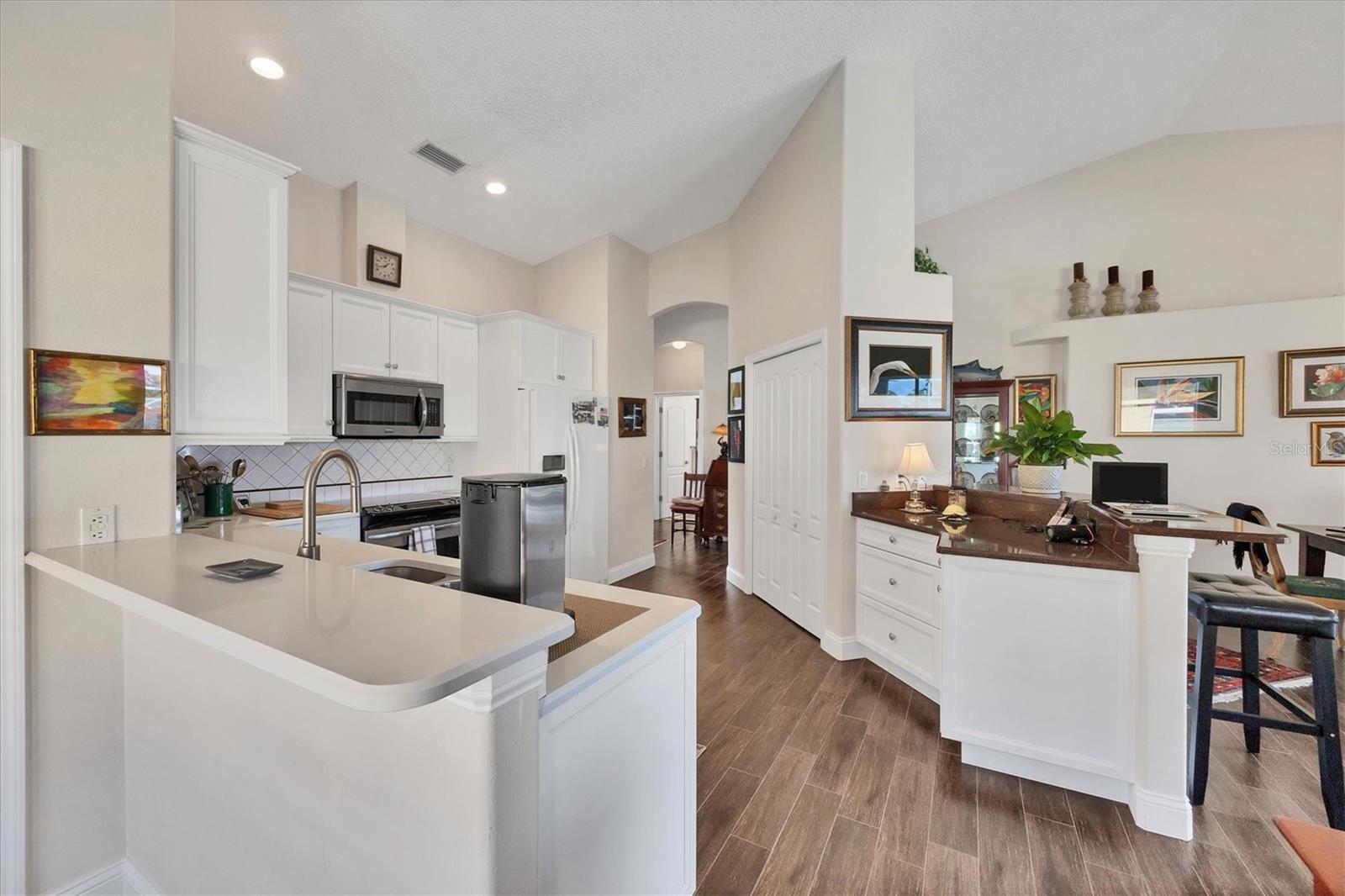 Image 14 of 73 For 8942 Olde Hickory Avenue