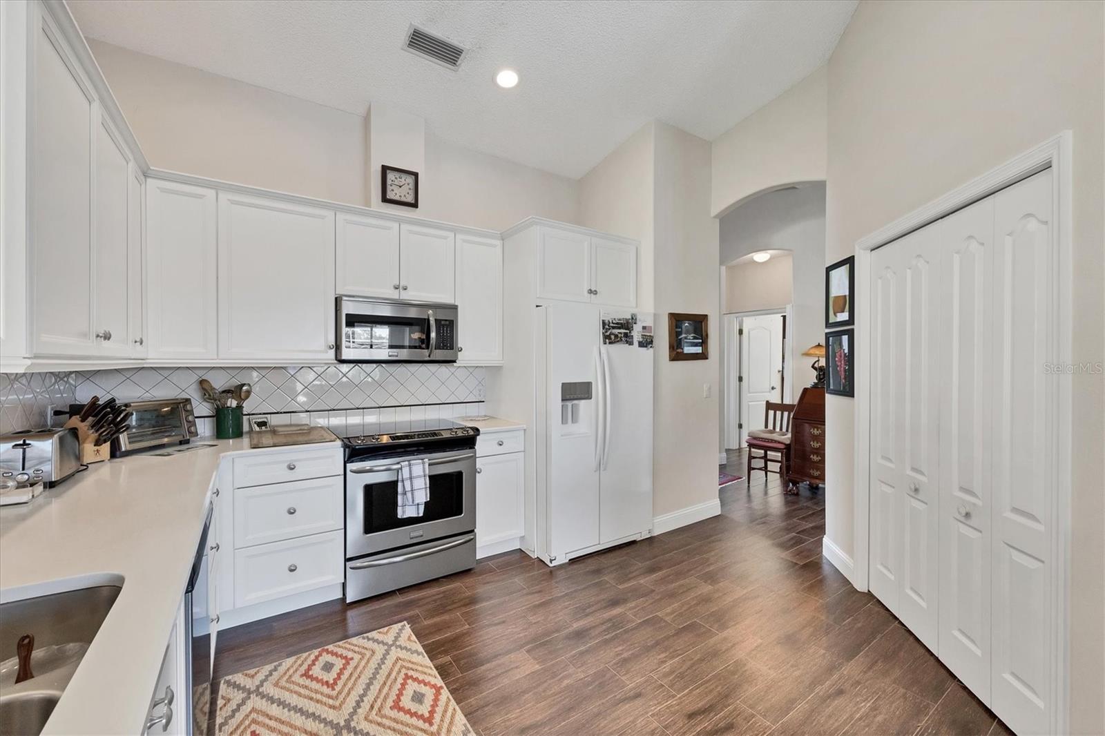 Image 15 of 73 For 8942 Olde Hickory Avenue