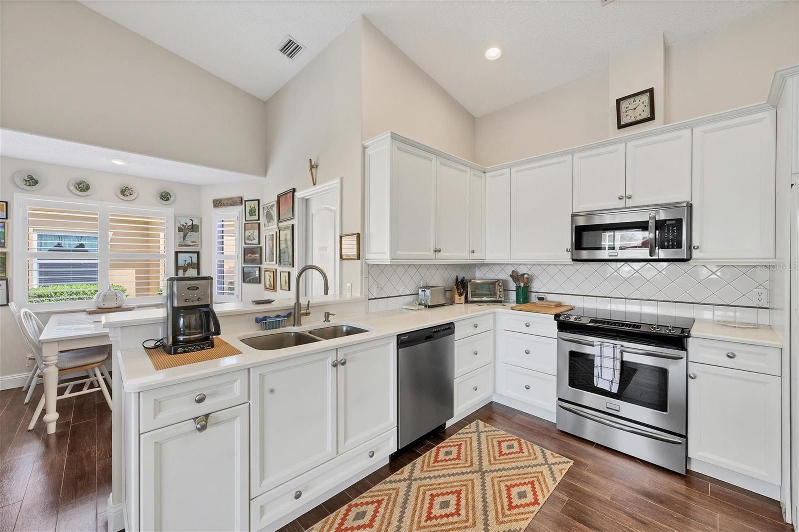 Image 16 of 73 For 8942 Olde Hickory Avenue