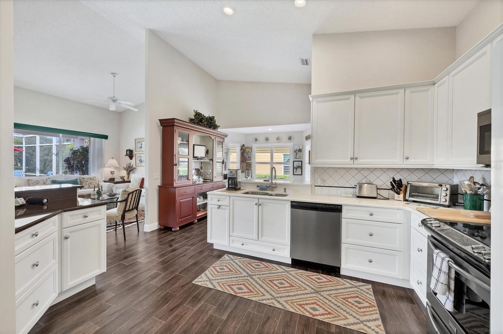 Image 17 of 73 For 8942 Olde Hickory Avenue