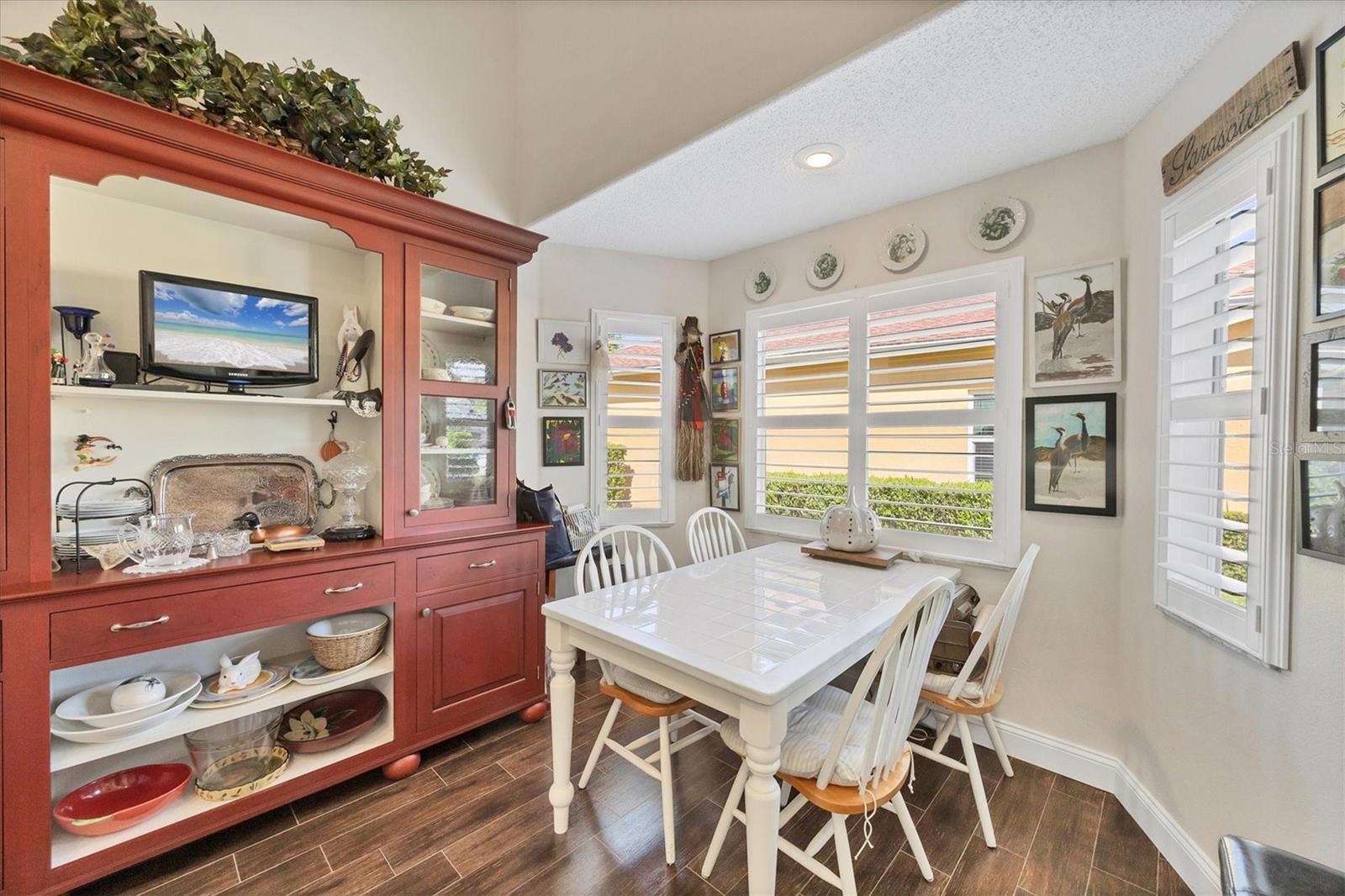 Image 18 of 73 For 8942 Olde Hickory Avenue