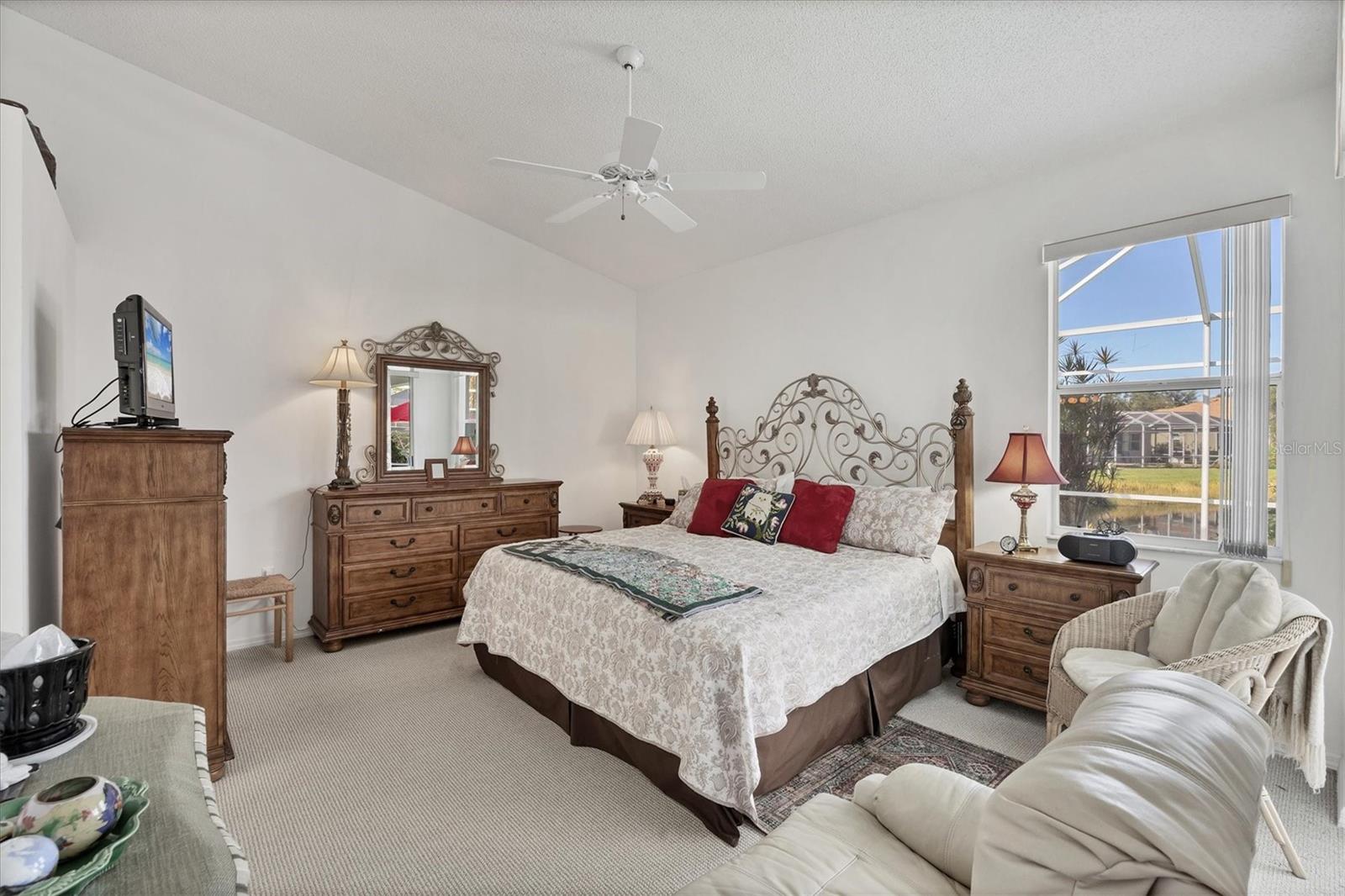 Image 19 of 73 For 8942 Olde Hickory Avenue