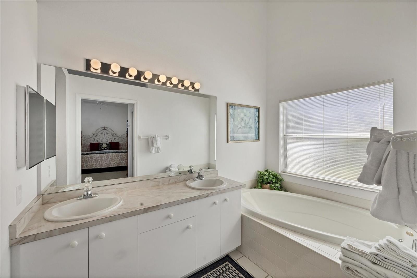 Image 21 of 73 For 8942 Olde Hickory Avenue