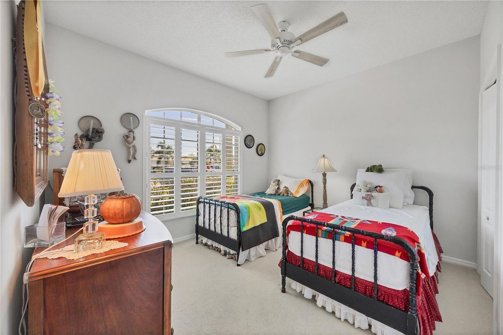 Image 23 of 73 For 8942 Olde Hickory Avenue