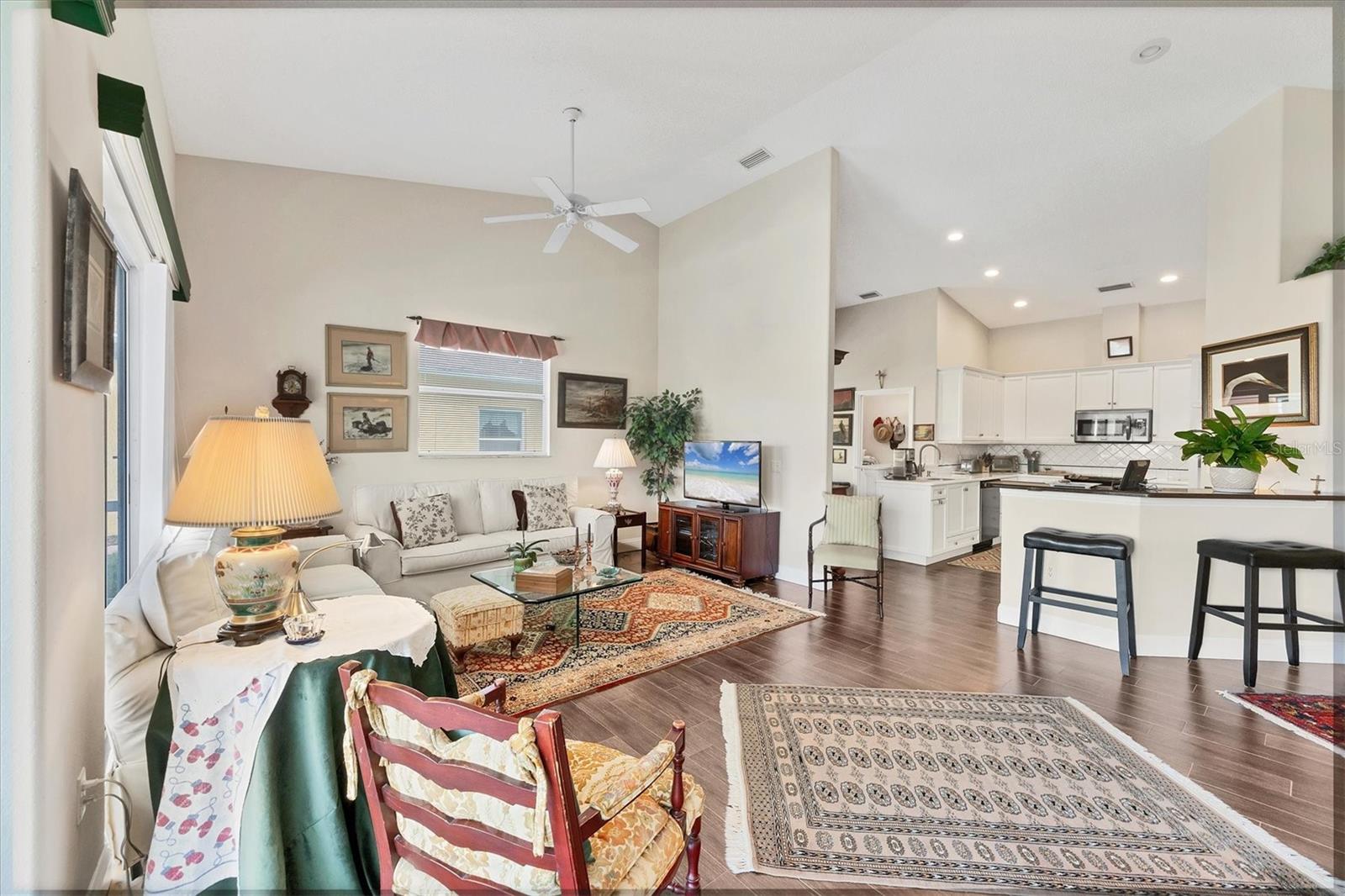 Image 9 of 73 For 8942 Olde Hickory Avenue