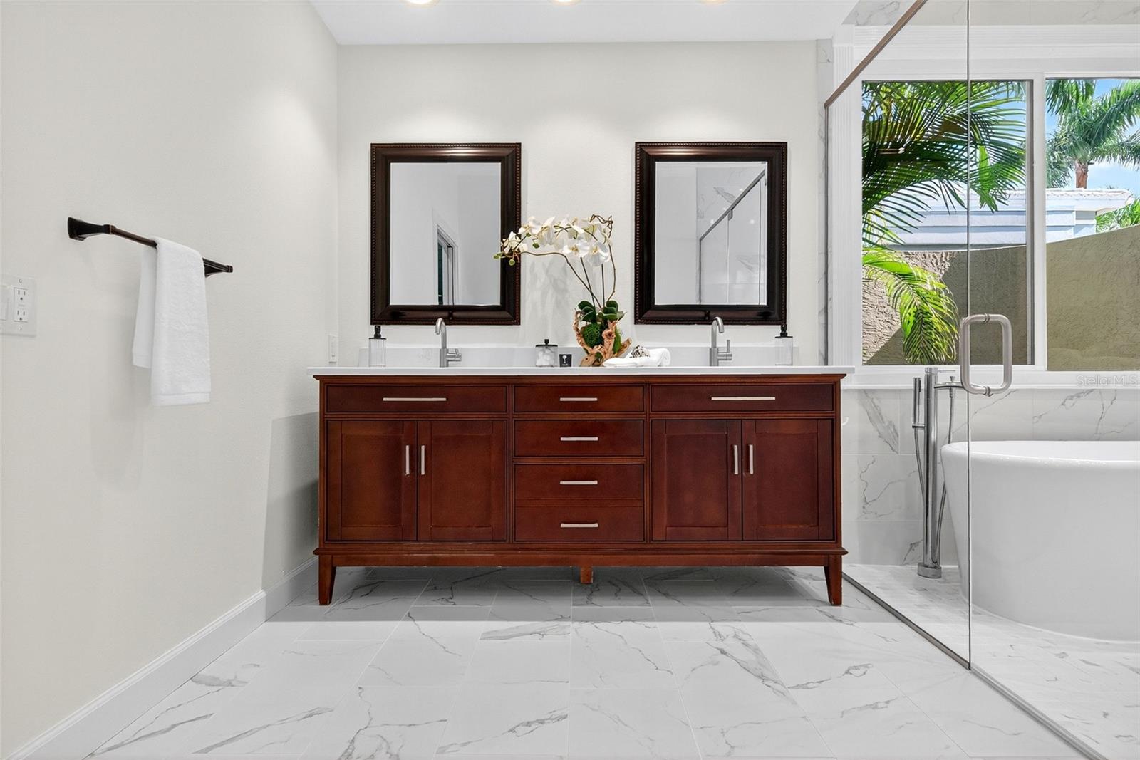 Image 36 of 82 For 3488 Mistletoe Lane