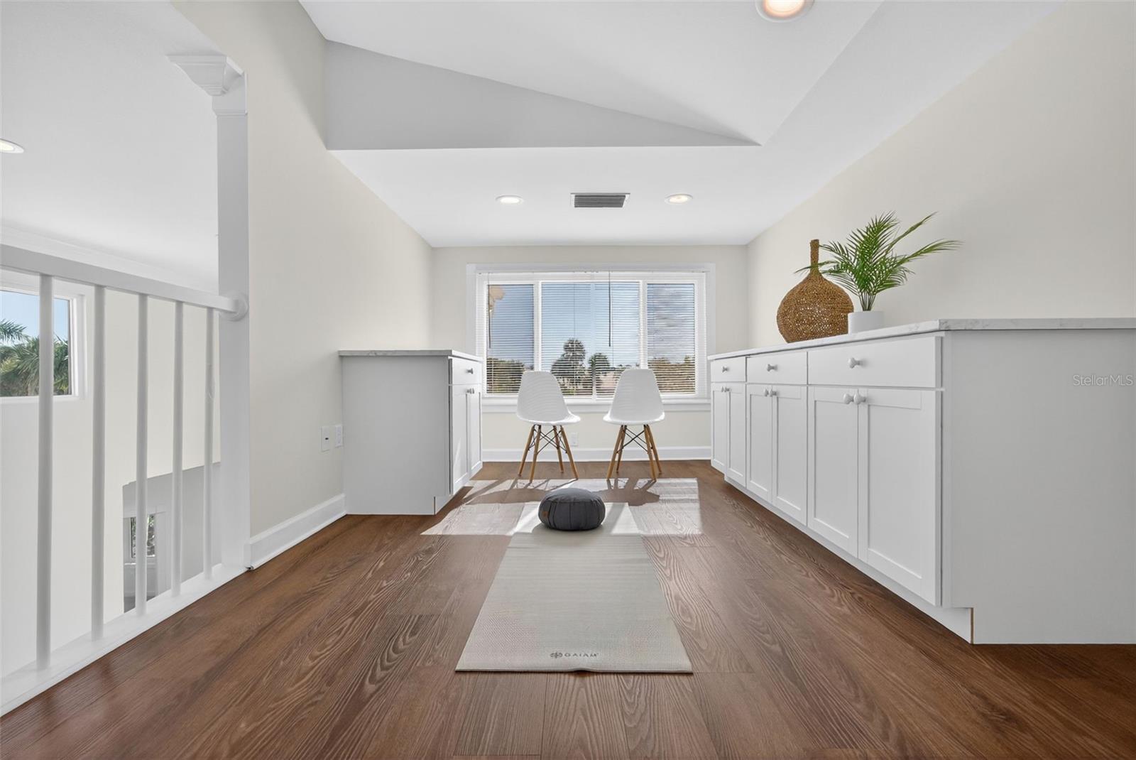 Image 47 of 82 For 3488 Mistletoe Lane