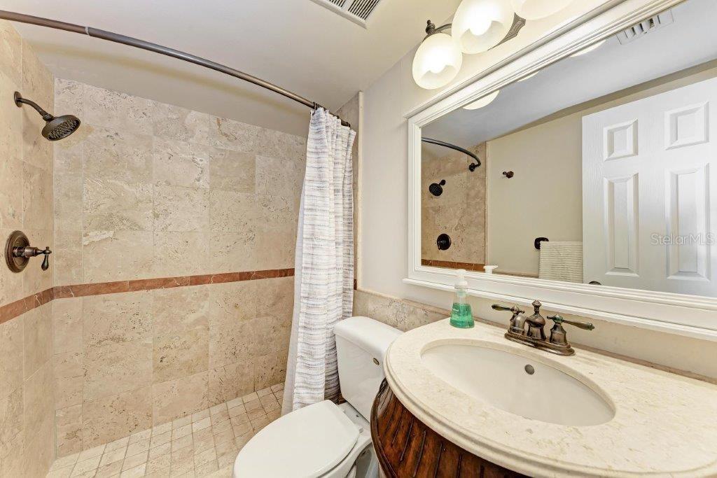 Image 19 of 31 For 2237 Circlewood Drive 18