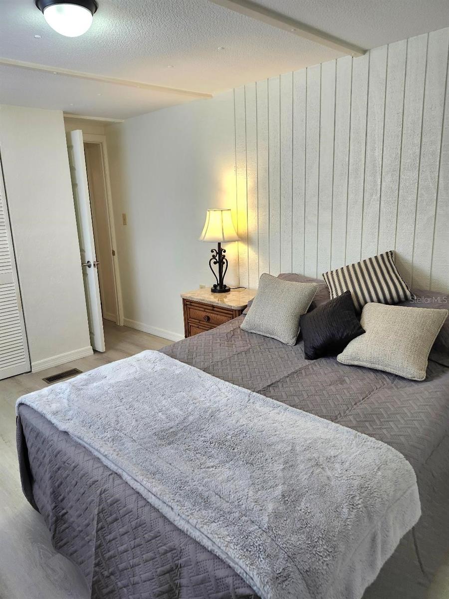 Image 17 of 48 For 6505 Kansas Street