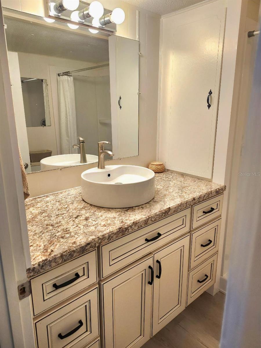 Image 21 of 48 For 6505 Kansas Street