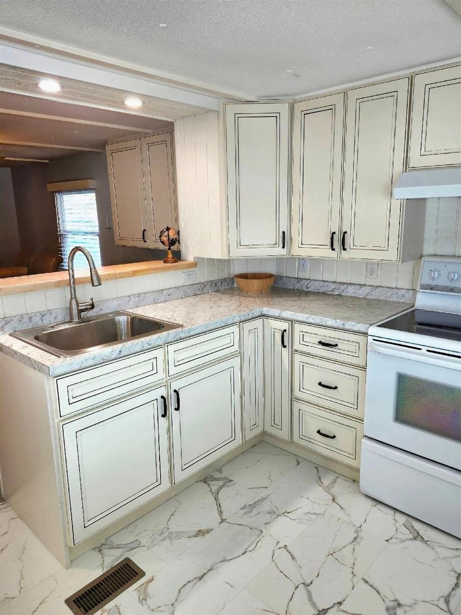 Image 9 of 48 For 6505 Kansas Street