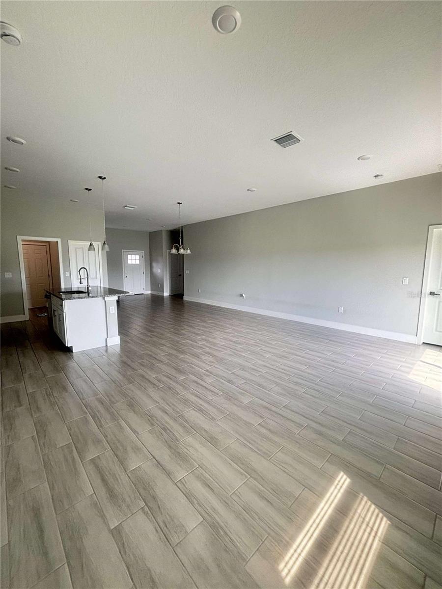 Image 4 of 27 For 17 Cleat Court