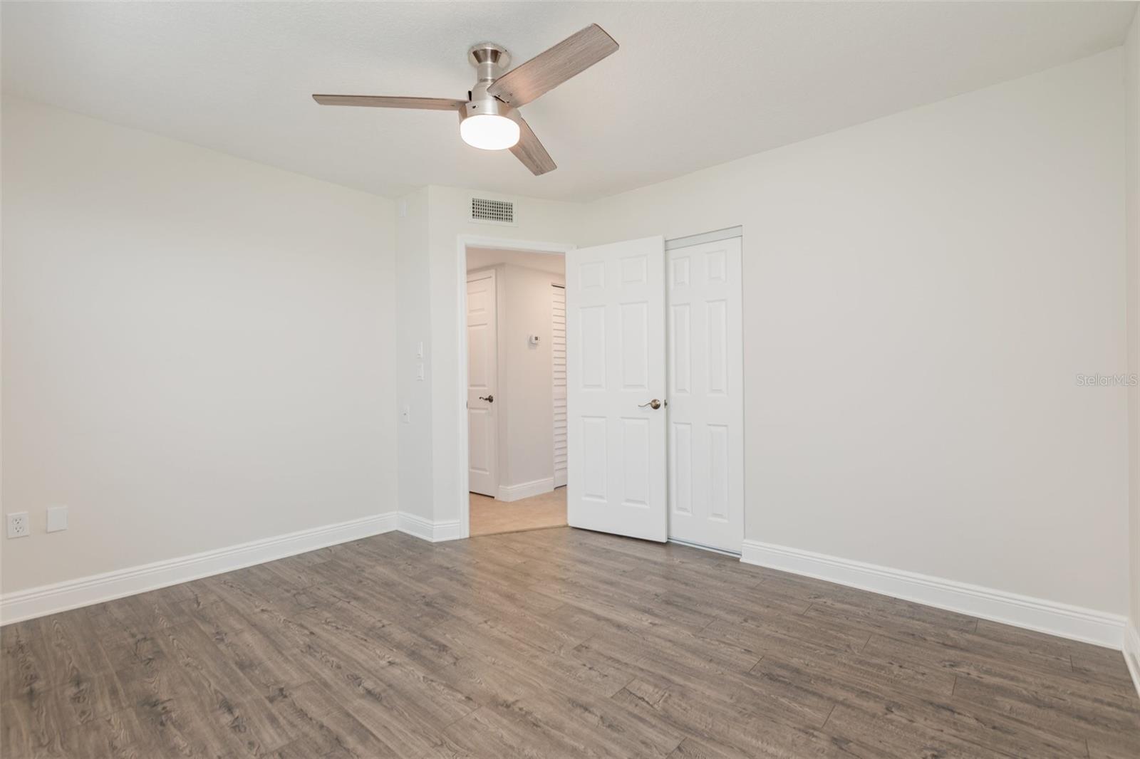 Image 17 of 36 For 4240 Ironwood Circle 601a-a