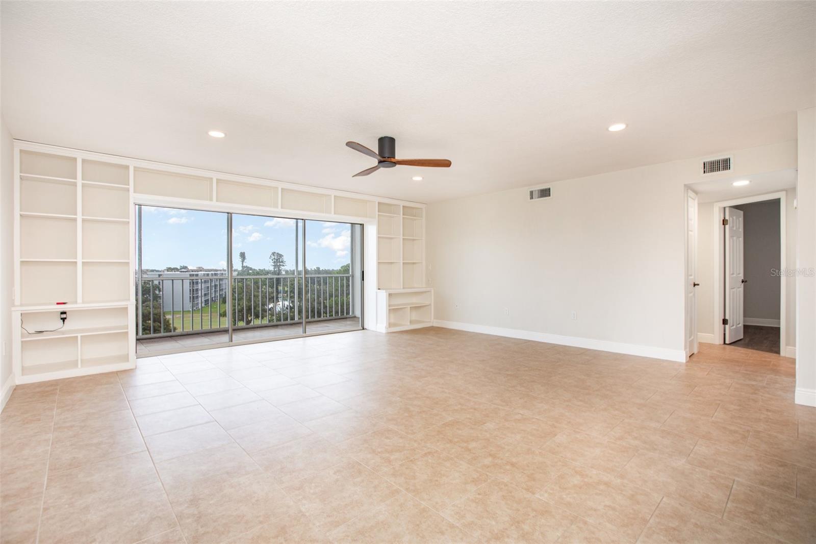 Image 5 of 36 For 4240 Ironwood Circle 601a-a