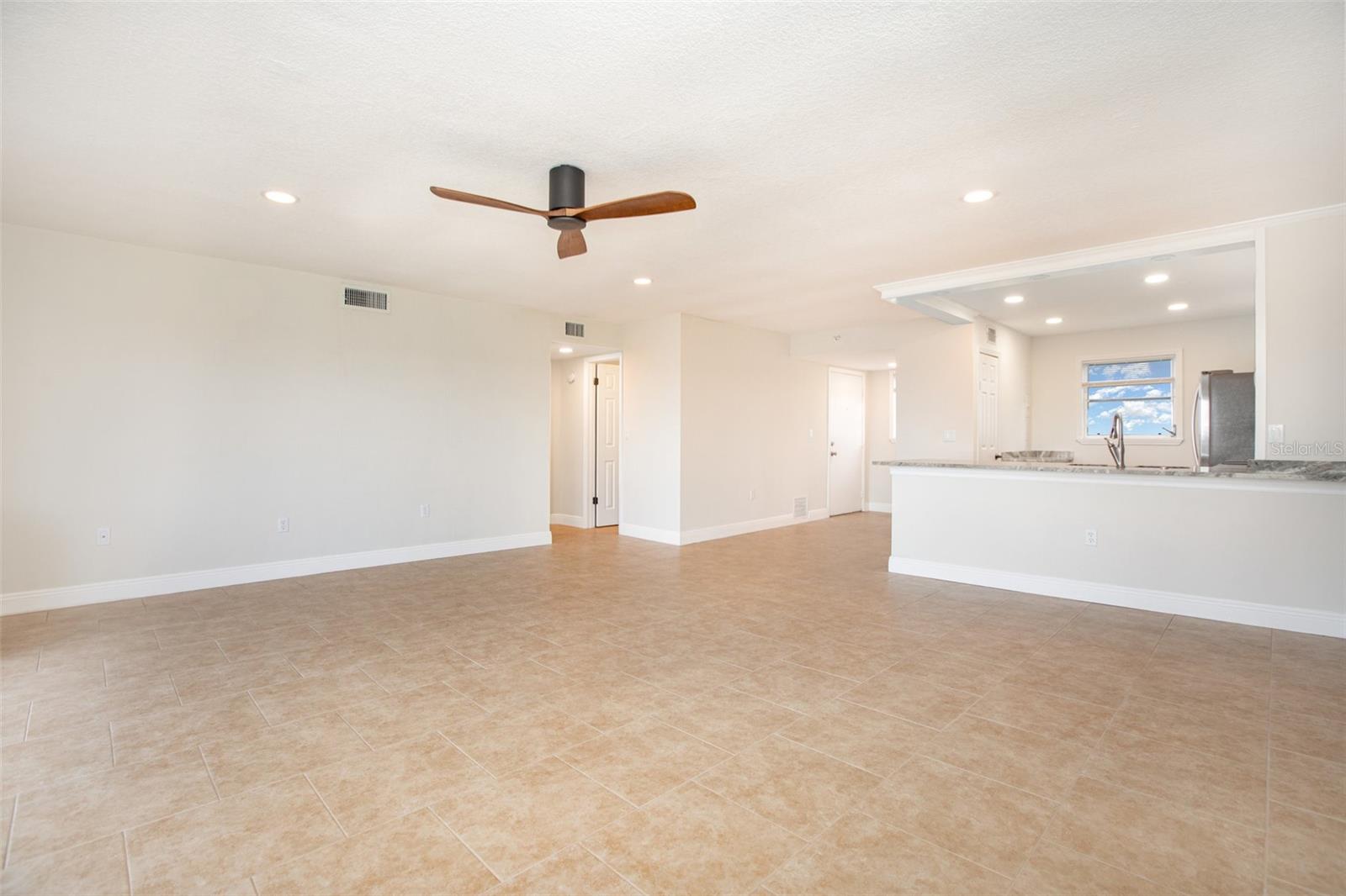 Image 7 of 36 For 4240 Ironwood Circle 601a-a