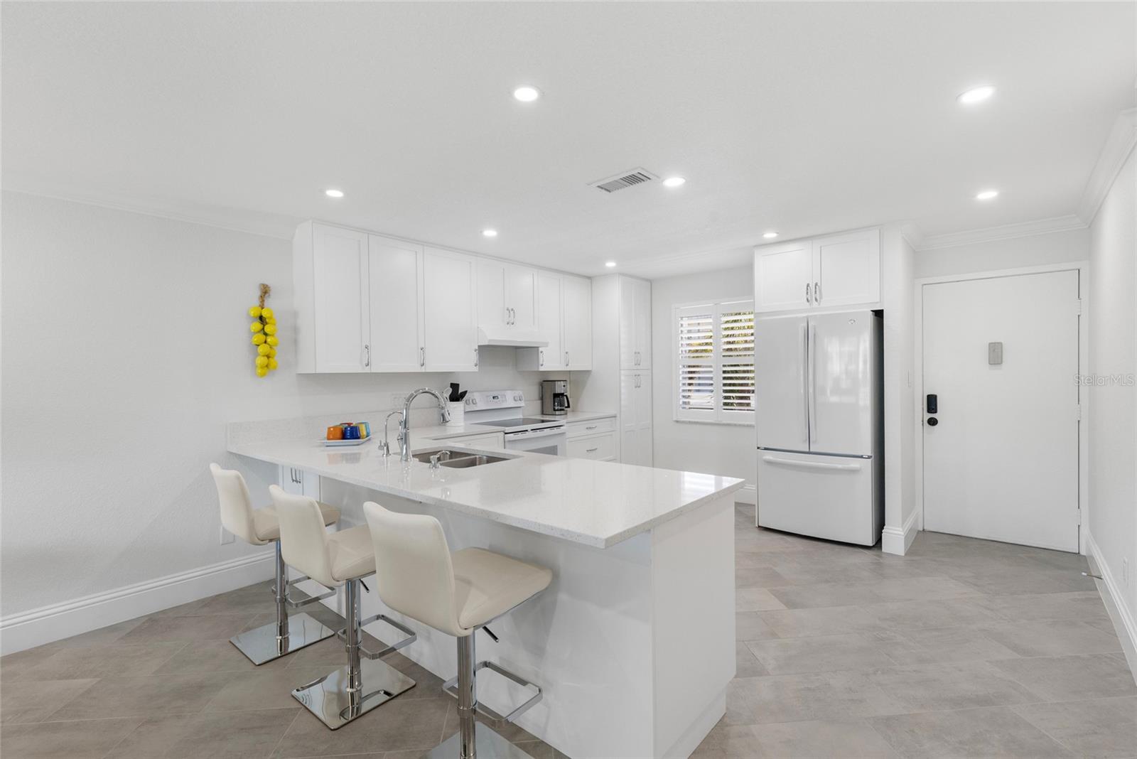 Image 10 of 48 For 4390 Exeter Drive 206