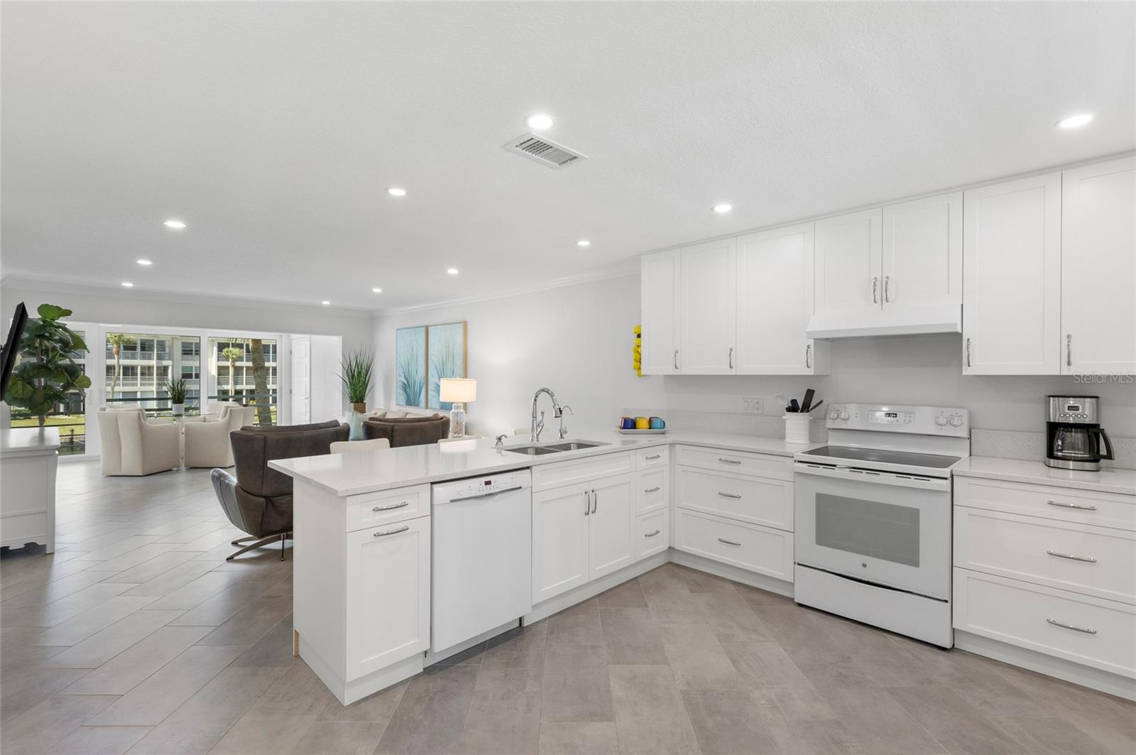 Image 11 of 48 For 4390 Exeter Drive 206