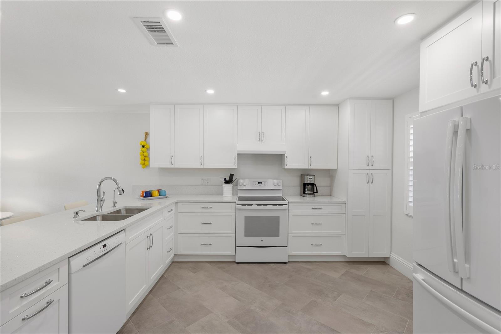 Image 13 of 48 For 4390 Exeter Drive 206