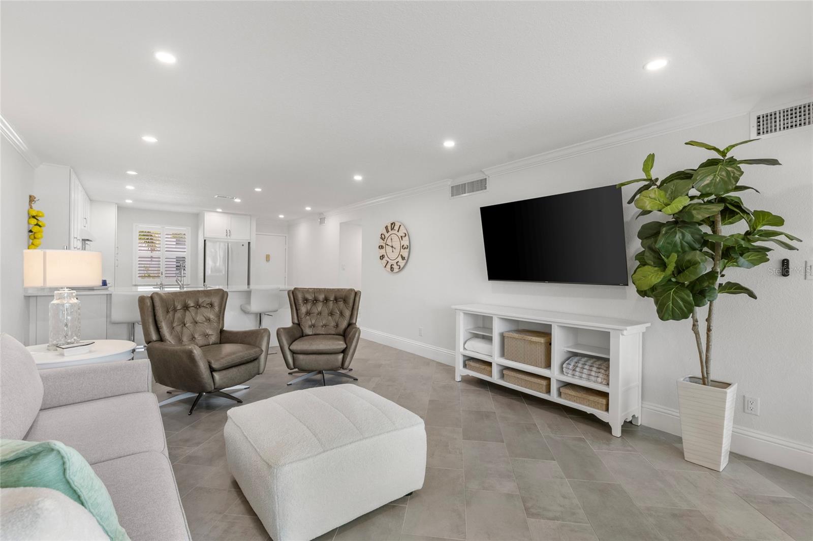 Image 4 of 48 For 4390 Exeter Drive 206