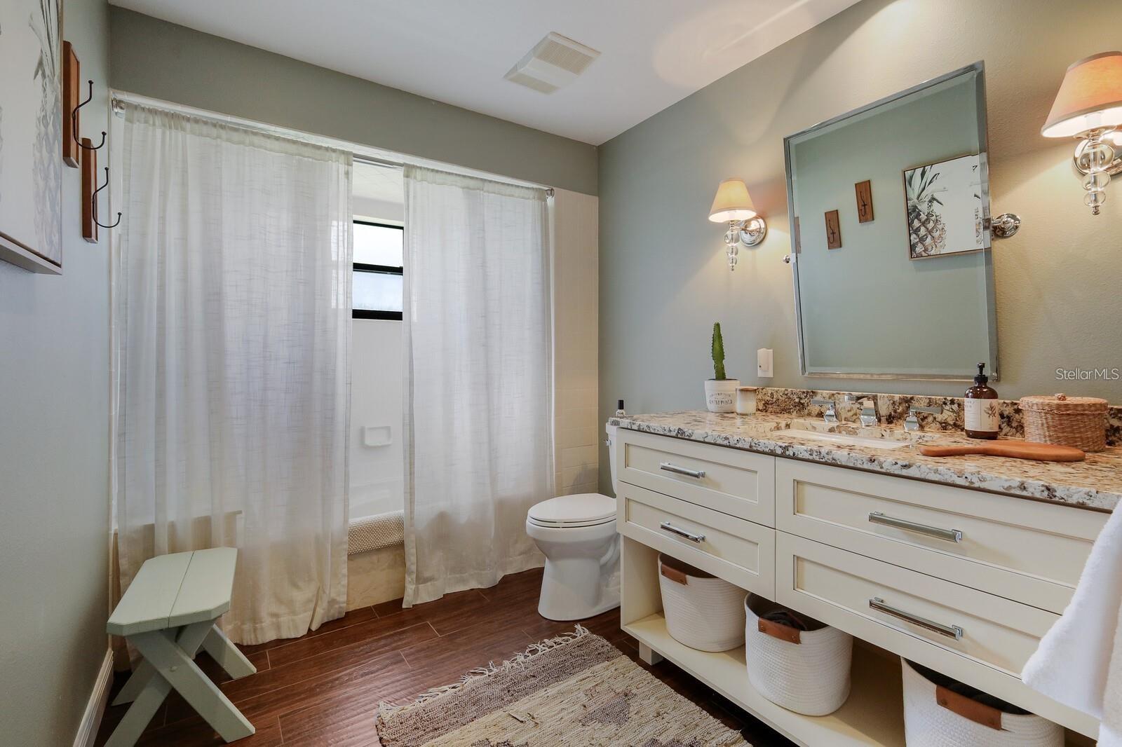 Image 22 of 30 For 3705 Torrey Pines Boulevard