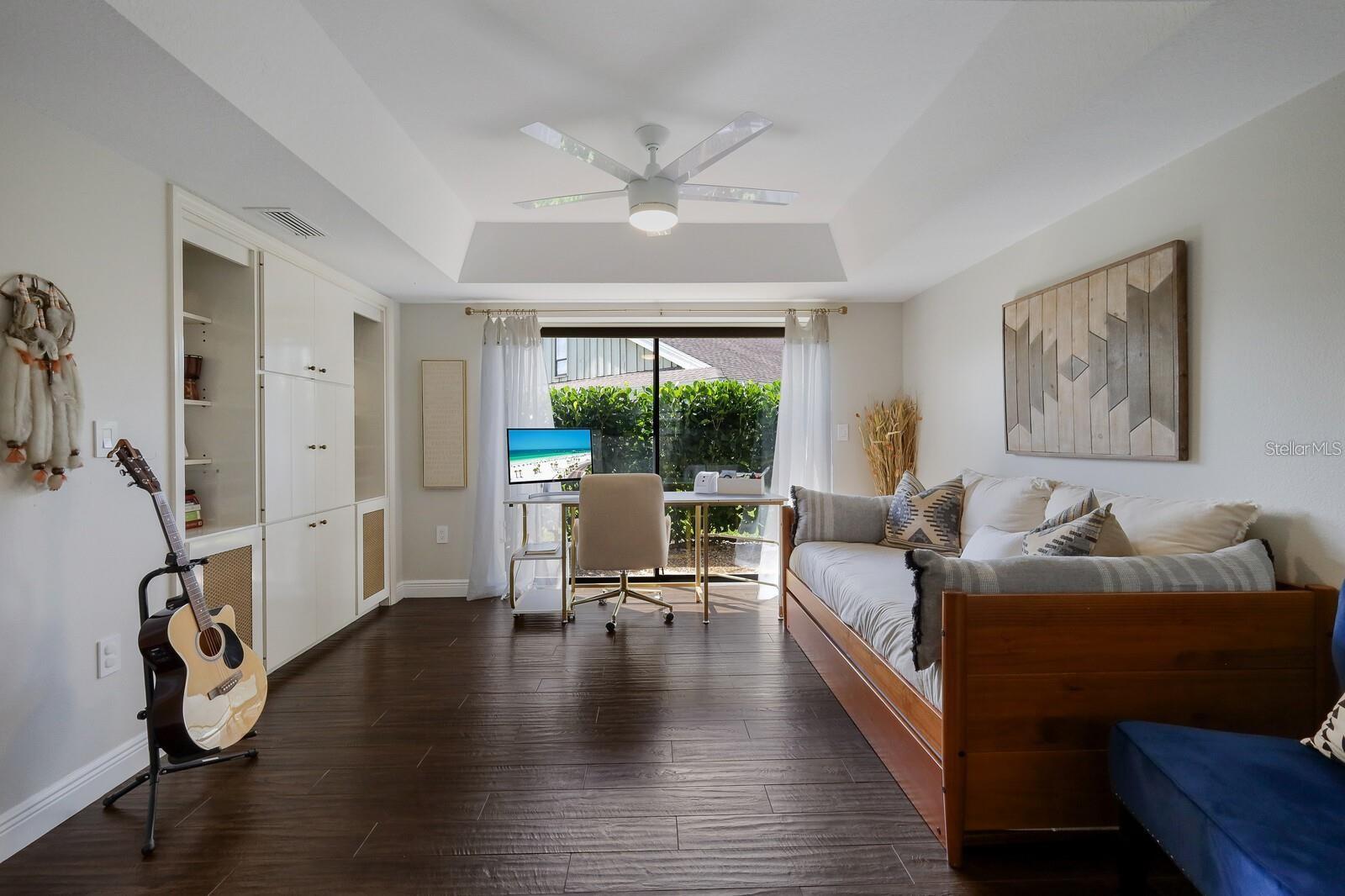 Image 23 of 30 For 3705 Torrey Pines Boulevard