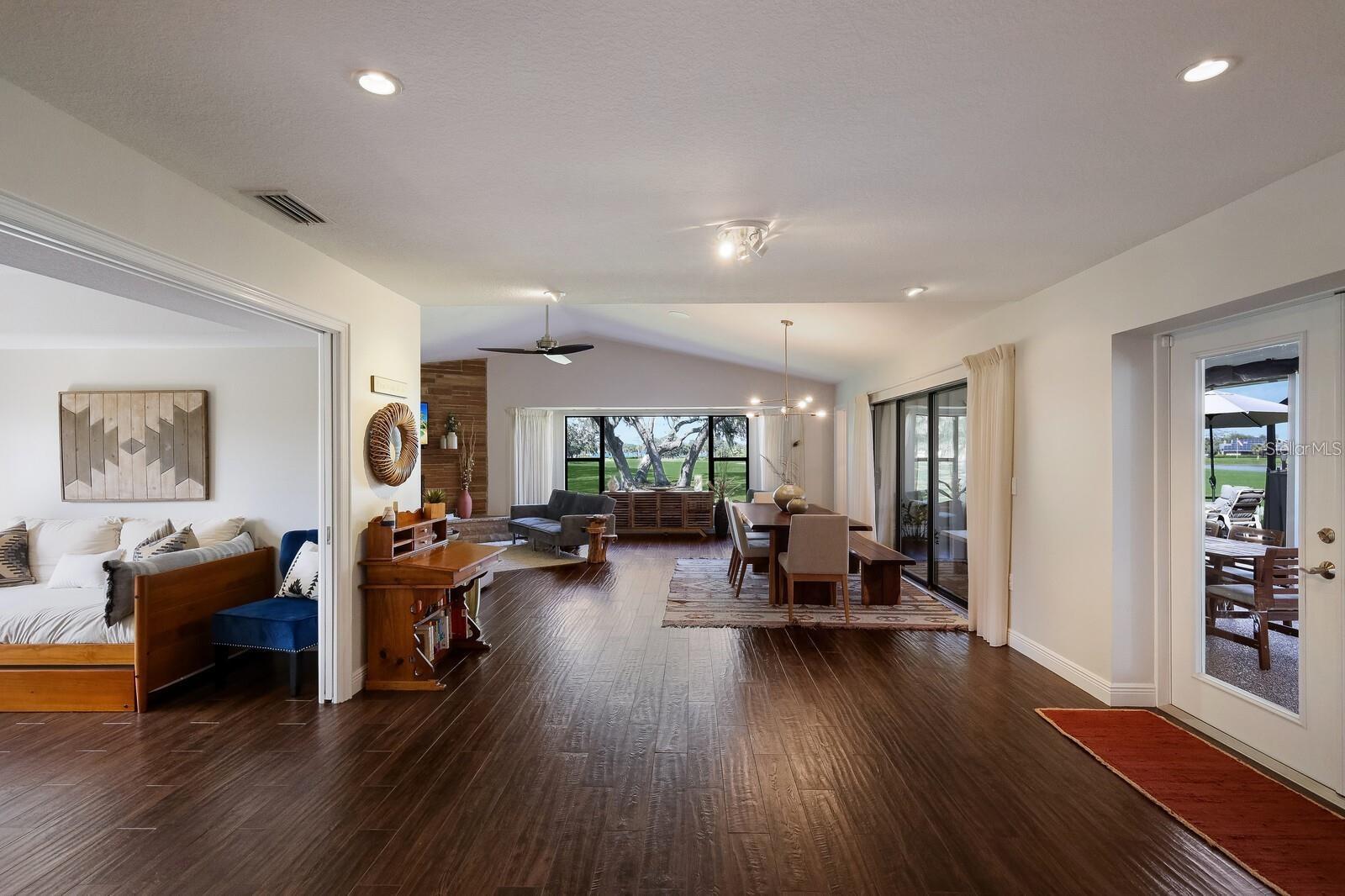 Image 4 of 30 For 3705 Torrey Pines Boulevard