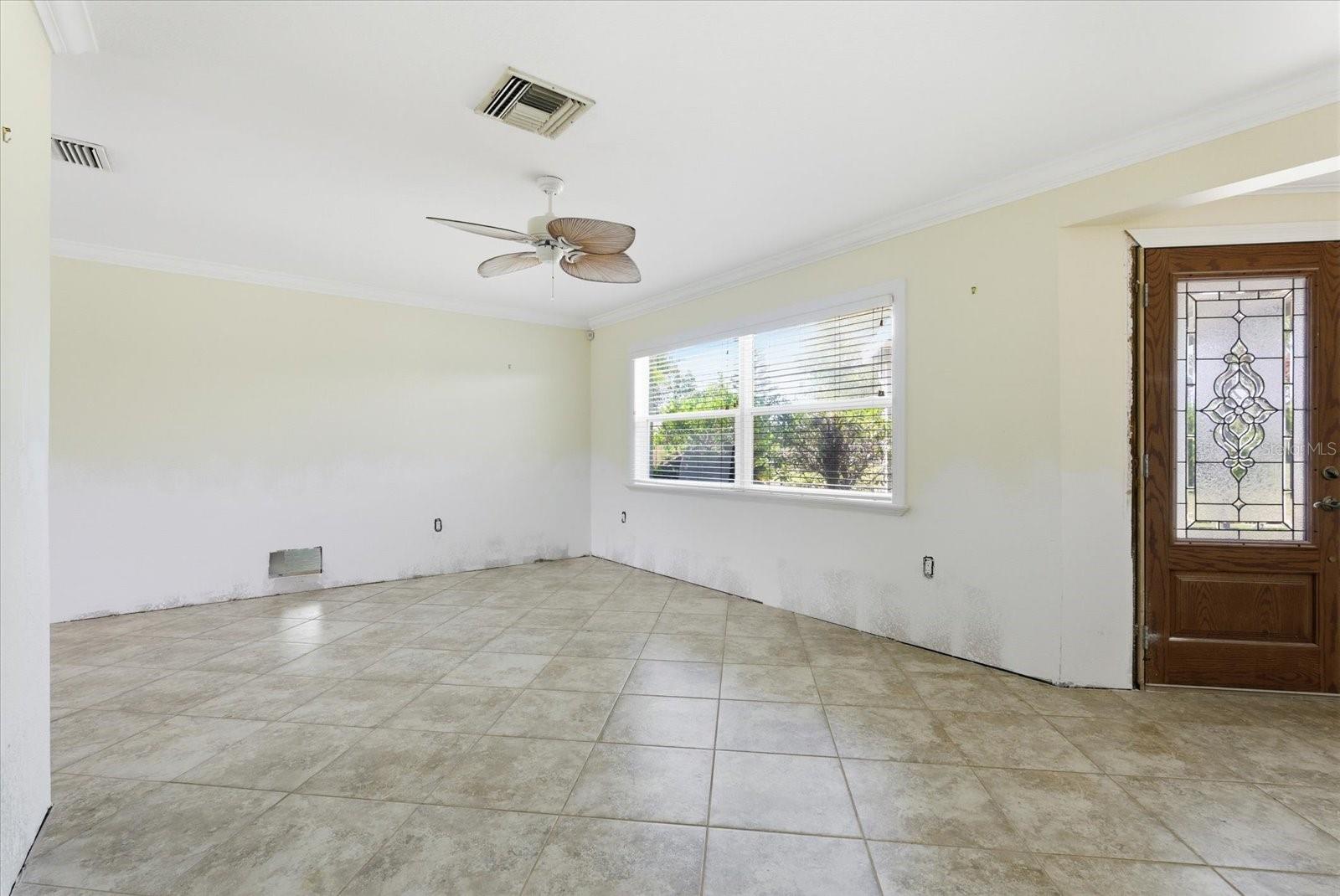 Image 12 of 49 For 229 Stratford Road