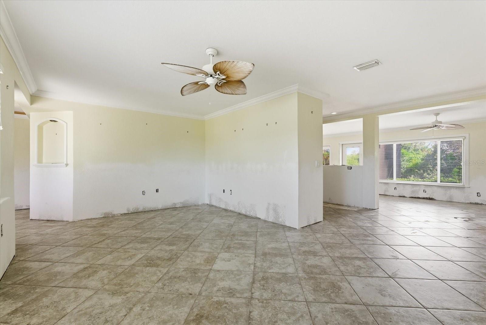 Image 14 of 49 For 229 Stratford Road