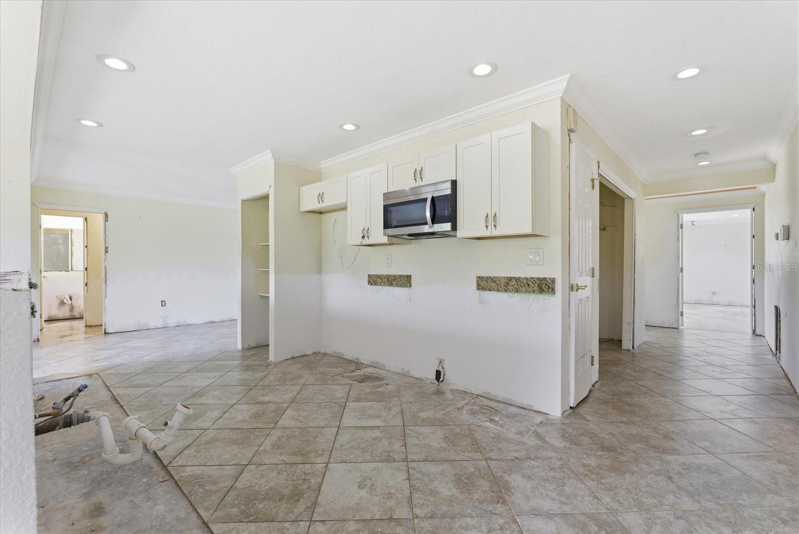 Image 18 of 49 For 229 Stratford Road