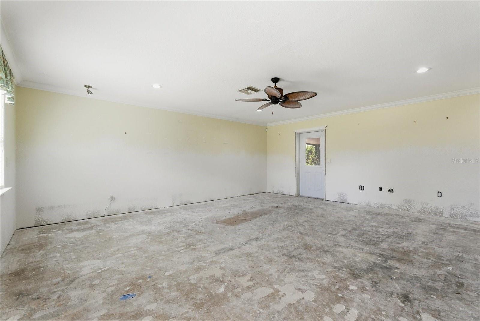 Image 21 of 49 For 229 Stratford Road