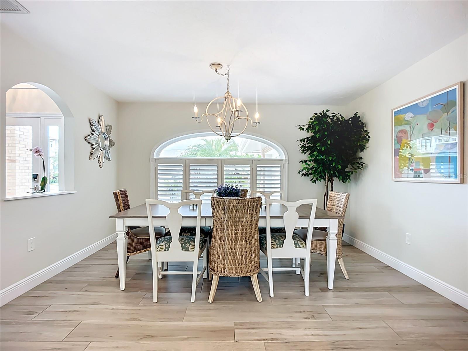 Image 11 of 90 For 620 North Point Drive