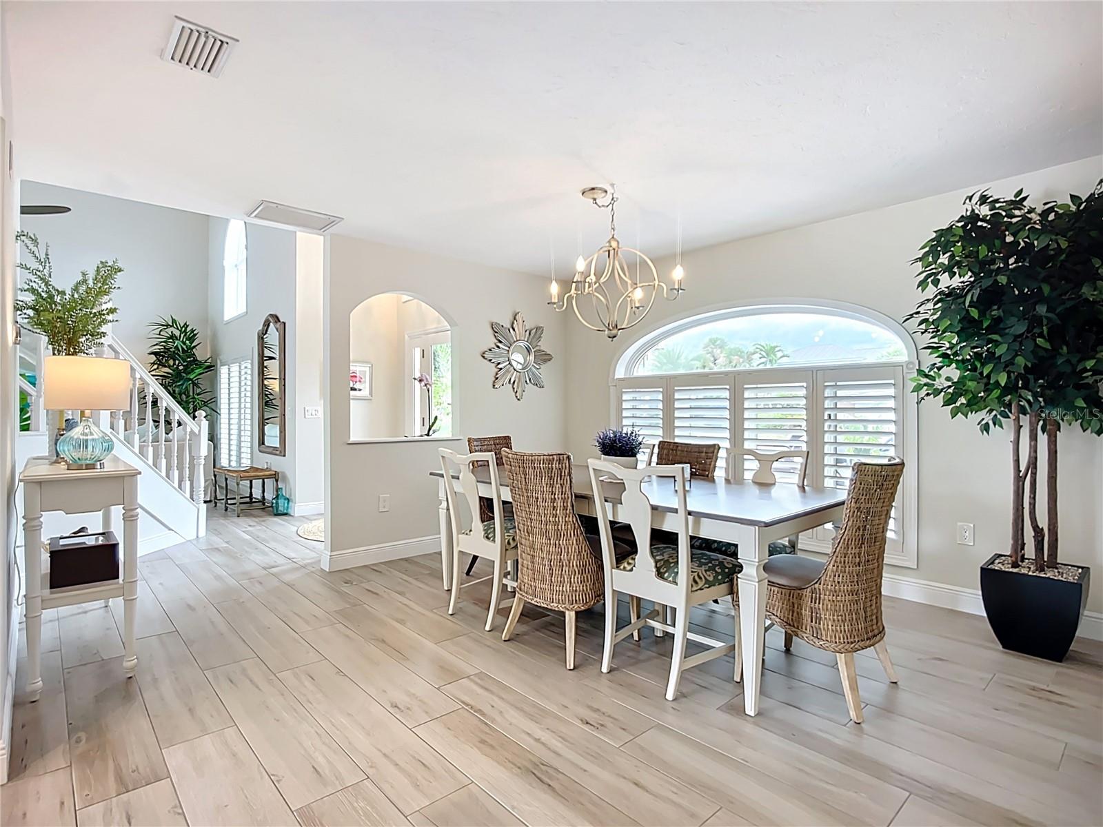 Image 12 of 90 For 620 North Point Drive