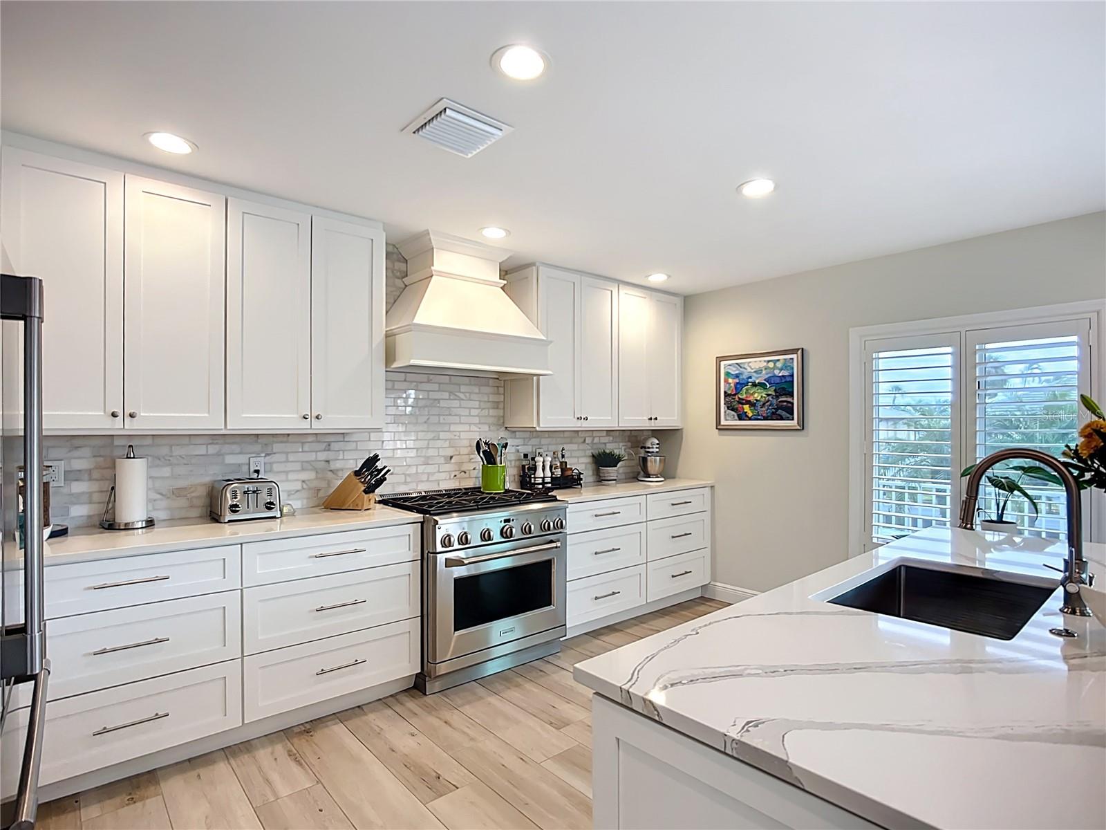 Image 14 of 90 For 620 North Point Drive