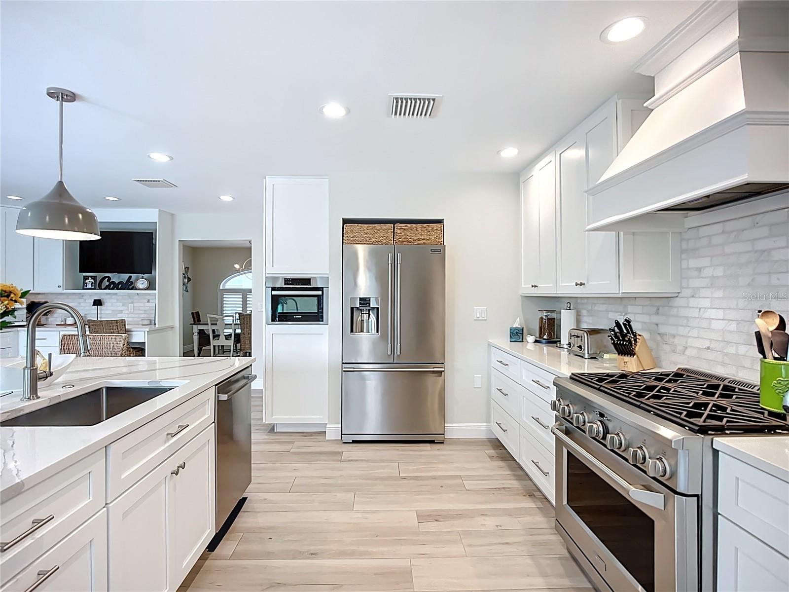 Image 17 of 90 For 620 North Point Drive