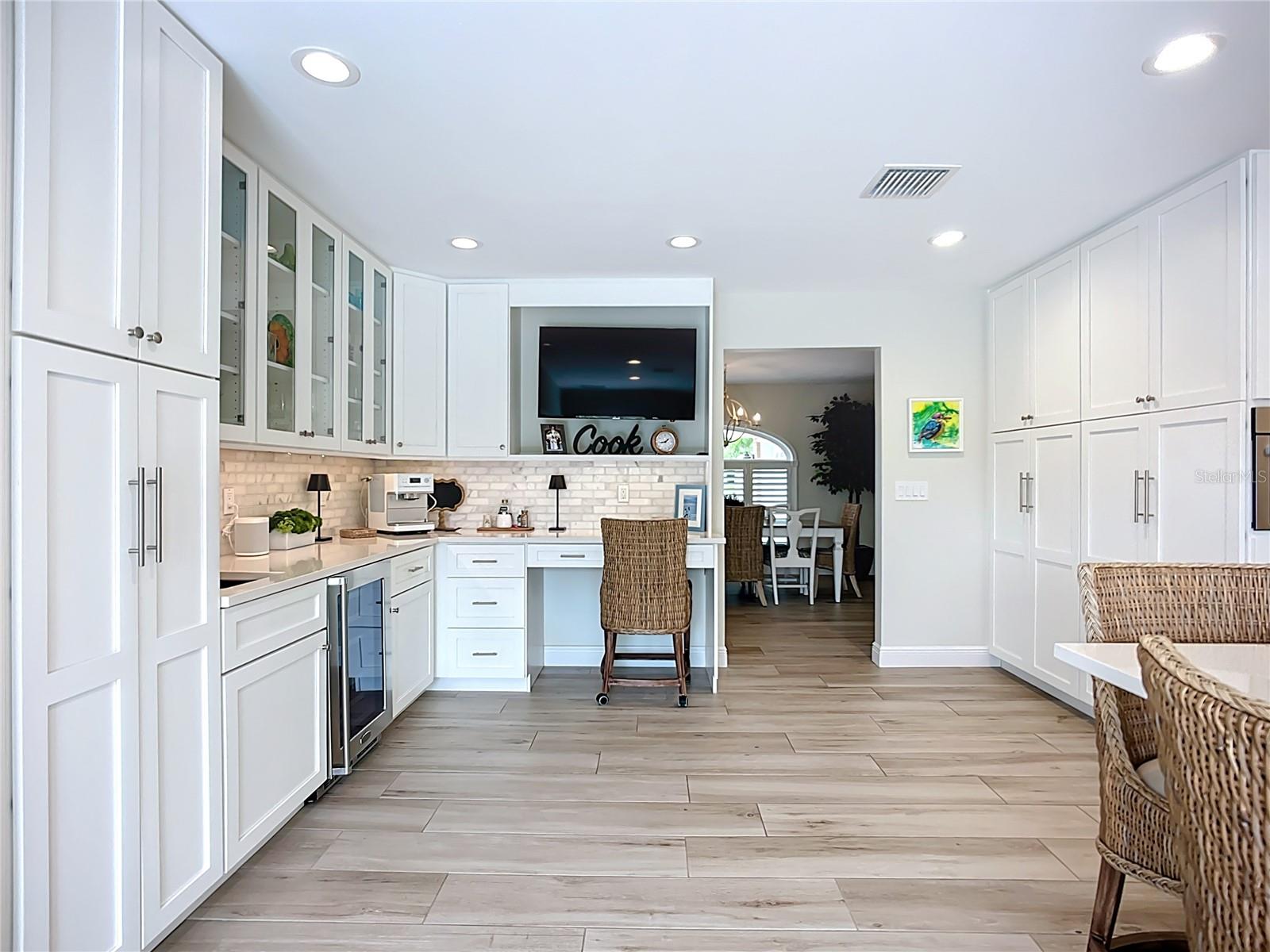 Image 20 of 90 For 620 North Point Drive