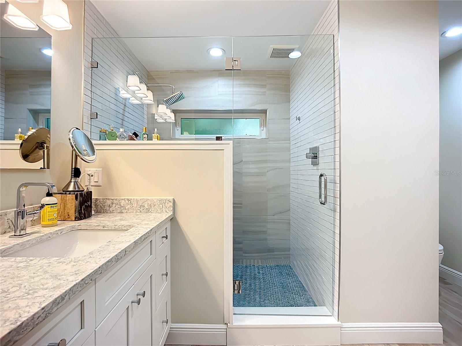 Image 34 of 90 For 620 North Point Drive