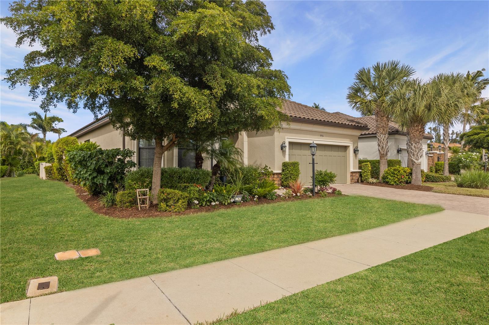 Image 2 of 76 For 3936 Waypoint Avenue