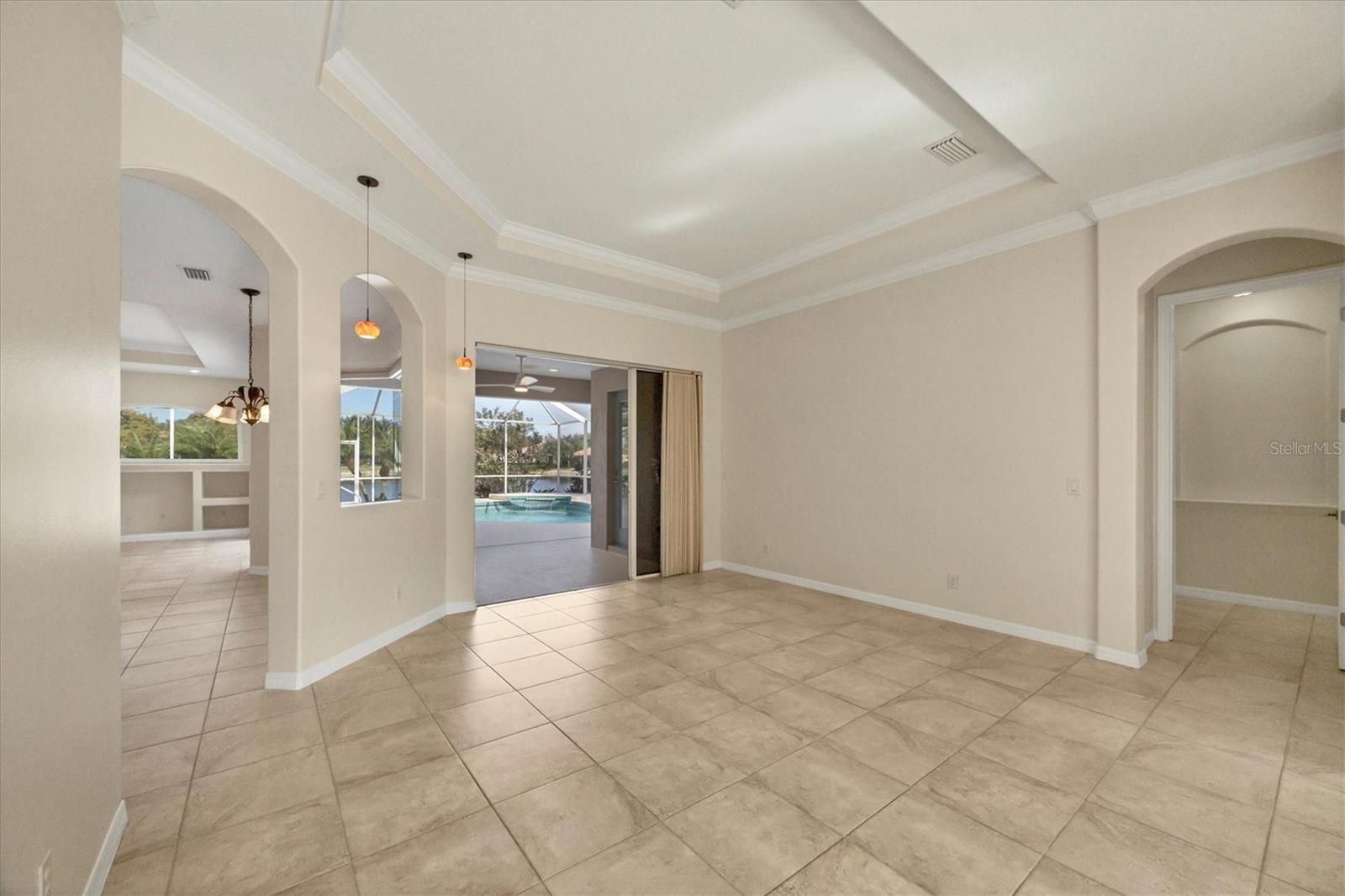 Image 14 of 40 For 327 Park Trace Boulevard