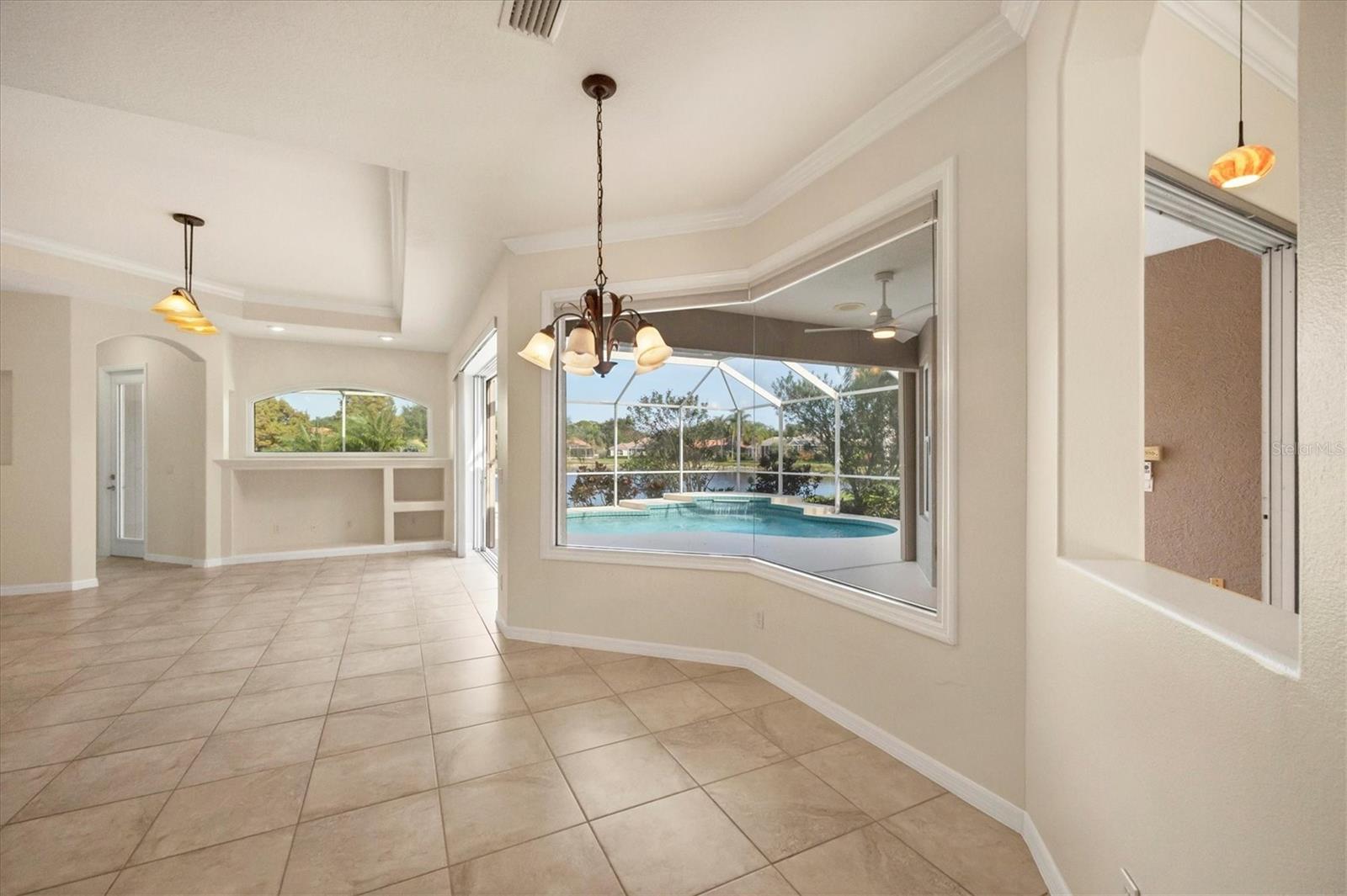 Image 18 of 40 For 327 Park Trace Boulevard